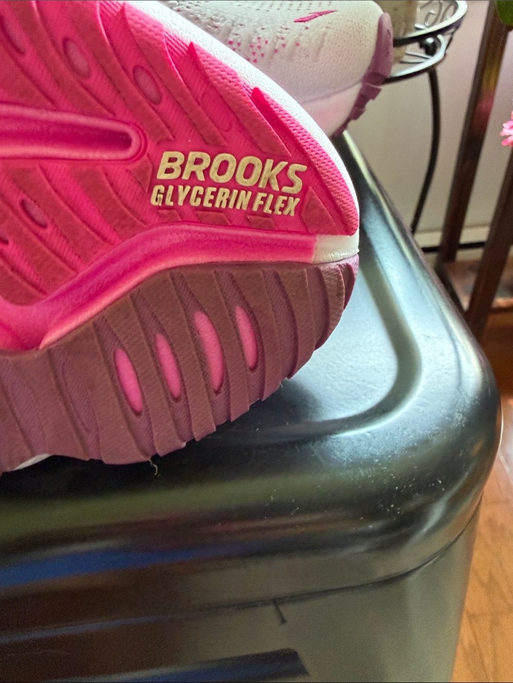 Brooks glycerin, flex White and Pink Women's Athletic Running Shoes - Picture 8 of 8
